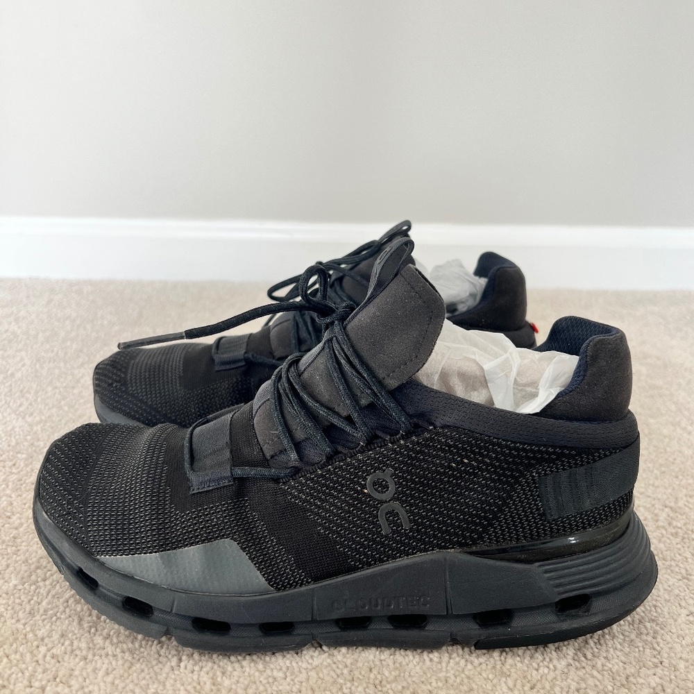 Black Womens On Cloud shoes size 9